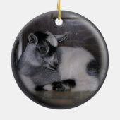 BABY GOAT GRAY/WHITE CHRISTMAS ORNAMENT (Achterkant)