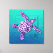 Baby Groene Zee schildpad in Violet Canvas Afdruk (Voorkant)