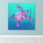 Baby Groene Zee schildpad in Violet Canvas Afdruk (Insitu (Houten vloer))