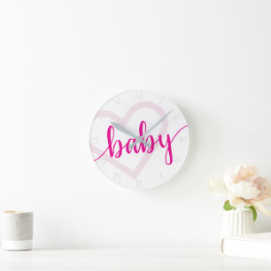 Baby Hart   Heet Roze Magenta Bloeiend Schrift Ronde Klok