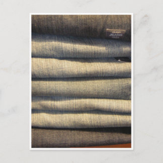 "Baby heeft haar blauwe spijkerbroek aan..." Briefkaart