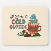 Baby Het is buiten koud | Kerstgnoom Muismat (Voorkant)