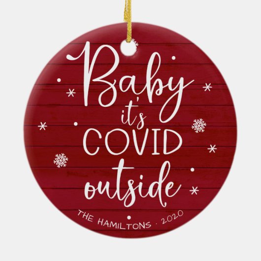 Baby Het is Covid Buiten Funny Kerstrood Wood Keramisch Ornament (Achterkant)