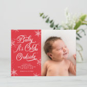 Baby Het is een koude buitenste feestdag fotokaart Feestdagenkaart (Staand voorkant)