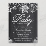 Baby Het is Koud Buiten Baby shower op Chalkboard Kaart<br><div class="desc">Deze uitnodiging staat in onze Snowflakes op het thema van het baby shower van het karton, perfect voor een genderneutraal baby shower tijdens de winter of het kerstseizoen! Extra kleurenschema's en versies van dit ontwerp zijn beschikbaar in onze winkel, evenals het coördineren van punten. Neem contact met ons op als...</div>