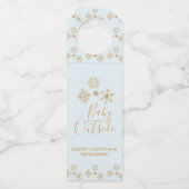 Baby het is koud buiten goudneeuwvlokken op blauw flessenhanger (Voorkant)