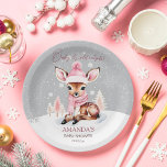 Baby Het is koud buiten meisje herten baby shower Papieren Bordje<br><div class="desc">Baby Het is koud buiten meisje baby herten baby shower servies gepersonaliseerde borden voor winter thema baby shower. Schattigee baby herten dragen roze winter pet en sjaal roze bomen besneeuwde achtergrond meisjes baby shower borden</div>