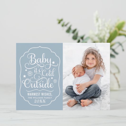 Baby Het is koud buiten Rustic Dark Red Photo Feestdagenkaart (Staand voorkant)