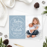 Baby Het is koud buiten Rustic Dark Red Photo Feestdagenkaart<br><div class="desc">"Baby het is Koude Buiten"de sjabloon van het het ontwerp van Kerstmis wenskaart kenmerkt een witte manuscriptdoopvont met sneeuwvlok en steraccenten in een decoratief lijst met douane "Warmste Vernissen"tekst die kan worden gepersonaliseerd. Donkere rode achtergrond met subtiele, roest getextureerde uiterlijk. Design is perfect voor gezinnen die de eerste Kerstmis van...</div>