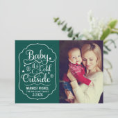 Baby Het is koud buiten Rustic Green Photo Feestdagenkaart (Staand voorkant)