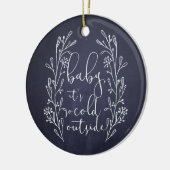 Baby Het is koud buiten Snowflakes Monogrammed Keramisch Ornament (Links)