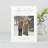 Baby Het is koud buiten Snowy Christmas Photo Card Feestdagenkaart (Staand voorkant)