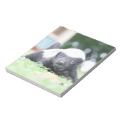 Baby Honingdas op groene grasfoto Notitieblok (Linkerzijde)