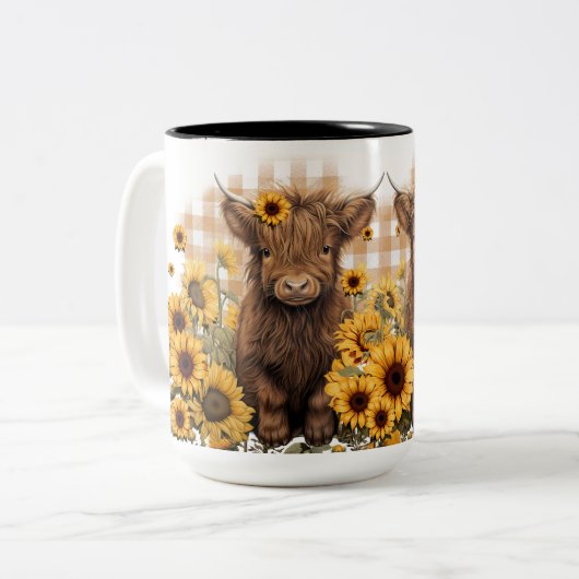 Baby Hoogland Koeien in Zonnebloemen Keramische Mo Tweekleurige Koffiemok (Voorkant links)