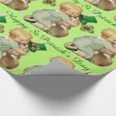 BABY HUGGING RABBIT IRISH ST. PATRICK'S DAY PARTY CADEAUPAPIER (Hoek)