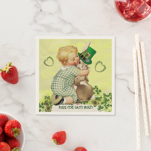 BABY HUGGING RABBIT IRISH ST. PATRICK'S DAY PARTY SERVETTEN (Insitu)