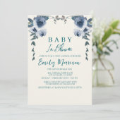 Baby in bloei en blauwe bloemen I Baby shower Kaart (Staand voorkant)