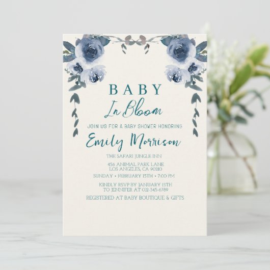 Baby in bloei en blauwe bloemen I Baby shower Kaart (Staand voorkant)