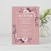 Baby in bloei roze bloemenfoto QR Baby shower Kaart (Staand voorkant)