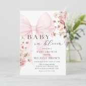 Baby in bloei roze boog Baby shower uitnodiging (Staand voorkant)