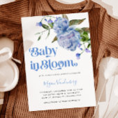 Baby in bloemenblauw bloemenuitnodiging kaart