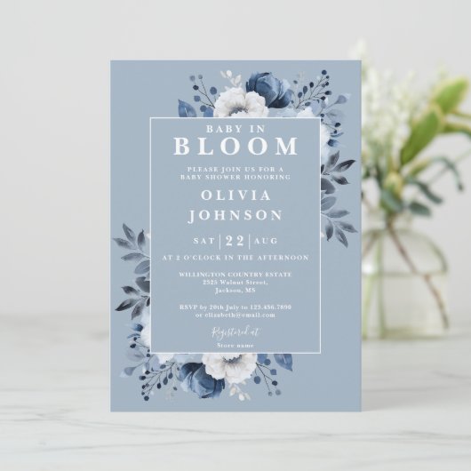 Baby in Bloom Dusty Blue Floral Foto Baby shower Kaart (Staand voorkant)