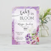 Baby in Bloom Paars Floral Baby shower Invitation Kaart (Staand voorkant)