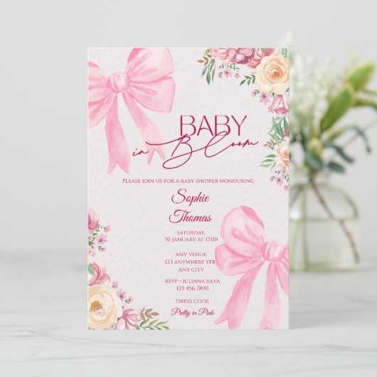 Baby in Bloom Roze Bloemige Baby Shower Uitnodigin Kaart (Staand voorkant)