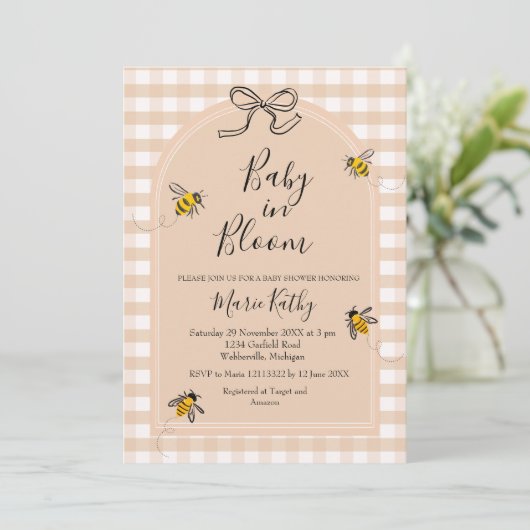 Baby in Bloom Rustic Bee Daisy Uitnodiging (Staand voorkant)