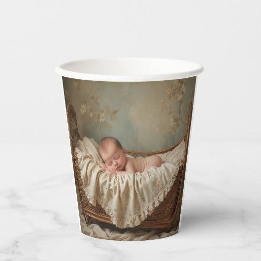 Baby in Cradle Papieren Bekers (Voorkant)