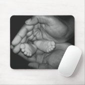 baby in de handen van de vader muismat (Met muis)