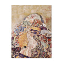 Baby in een kort gekleurd Kilt