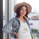 Baby is aan het brouwen | Herfst Koffie Mama to Be T-shirt<br><div class="desc">Dit mama t shirt is voorzien van schattige herfstkoffie met pompoenen en een schattig handgeschreven lettertype. Dit shirt is perfect om aan te kondigen dat je verwacht of cadeau te geven voor de beste moeder in je leven. Herfstkoffie thema baby shower met "Oh Baby!" tekst met koffiering verwerkt in het...</div>