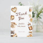 Baby Is Brewing Cafe Bebe Coffee Brown Baby Shower Bedankkaart (Staand voorkant)