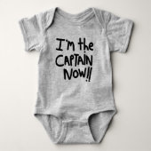 BABY IS DE CAPTAIN - BOTTOM LIJN. ROMPER (Voorkant)