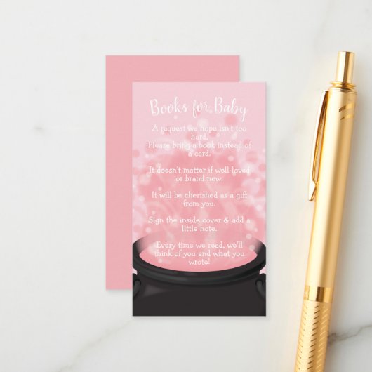 Baby is een gradenschoen met een gothisch roze mei informatiekaartje (Voorkant / Achterkant in situ)