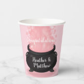 Baby is een gradenschoen met een gothisch roze mei papieren bekers (Voorkant)