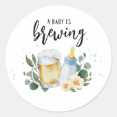 Baby is het brouwen van groen Baby shower gunst Ronde Sticker (Voorkant)