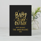 Baby is koud buiten de moderne, minimale kerstmis folie feestdagenkaart (Staand Voorkant)