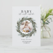 Baby is koud buiten kerstfotokaart aankondiging (Staand voorkant)