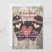 Baby is koud buiten rustieke houten winterdouche kaart (Voorkant)