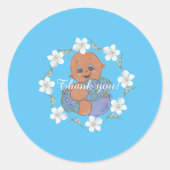 Baby jongen met blauw kledingstuk - blije verjaard ronde sticker (Voorkant)
