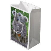 Baby Koala Beer Huggies Medium Cadeauzakje (Achterkant Gekanteld)