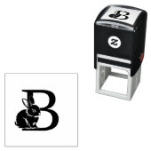 Baby Konijn Konijn Over Enkele Vette Init Monogram Zelfinktende Stempel (In situ)