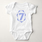 Baby leert nummer 7 in het blauw romper (Voorkant)