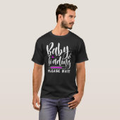 Baby Loading 2022 Funny Pregnancy Announce Moeder T-shirt (Voorkant volledig)