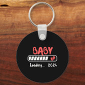 Baby loading 2024 voor zwangerschapsaankondiging g sleutelhanger (Voorkant)