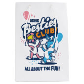 Baby Lola en BUGS BUNNY™ - Besties Club! Medium Cadeauzakje (Voorkant)