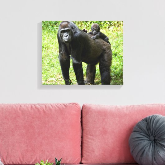 Baby Lowland Gorilla op moeders rug Canvas Afdruk (Insitu (Woonkamer))