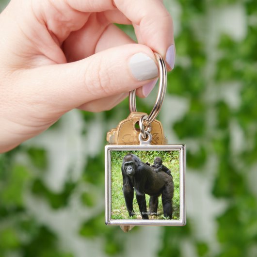Baby Lowland Gorilla op moeders rug Sleutelhanger (Hand)